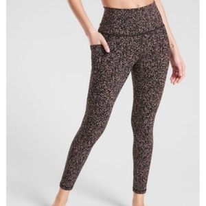 Athleta small salutation stash pocket leggings